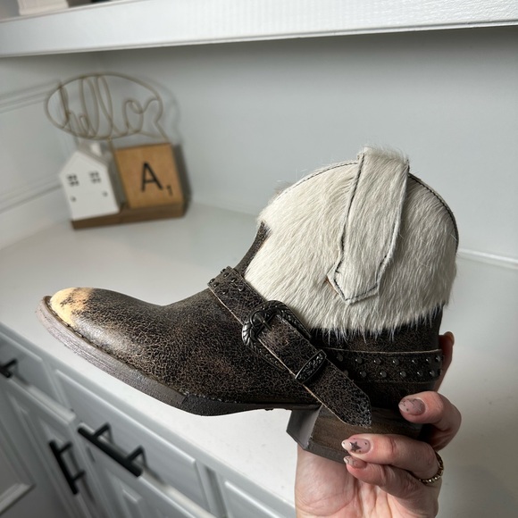 Sterling River Cowhide Harness Women’s 7.5 Western Ankle Boots Hair On Hide - Picture 8 of 10